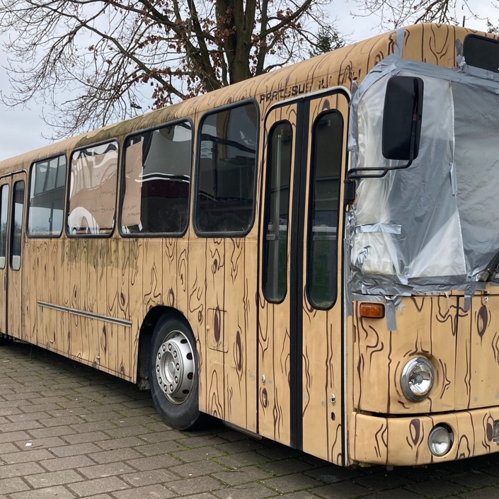 Ausbau eines Linienbus zum Jugendraum