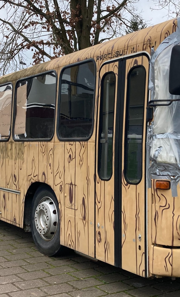 Ausbau eines Linienbus zum Jugendraum