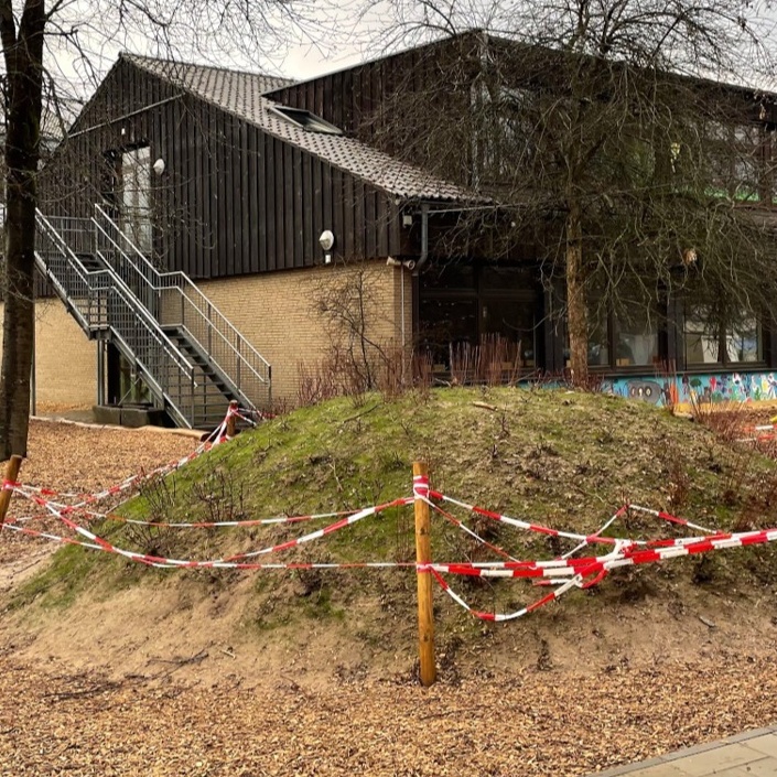 Ein trauriger Hügel sucht  ..…