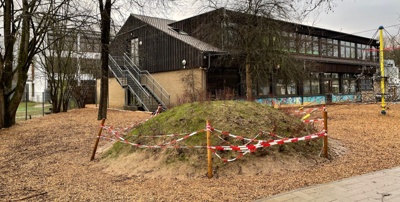 Ein trauriger Hügel sucht ..…