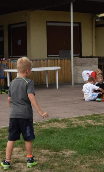 Erweiterung Überdachung für Zuschauer und Spieler