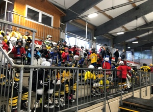 Unterstuetzung der Eishockey-Kids in Bitburg!