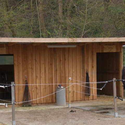 Sanierung von Pferdeboxen
