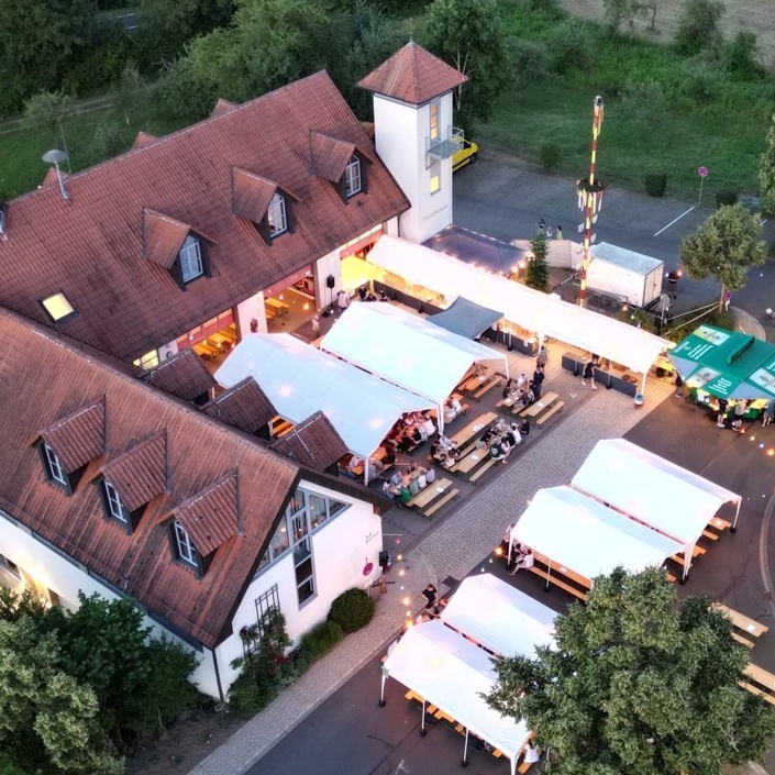 Erneuerung und Modernisierung des Festmobiliars