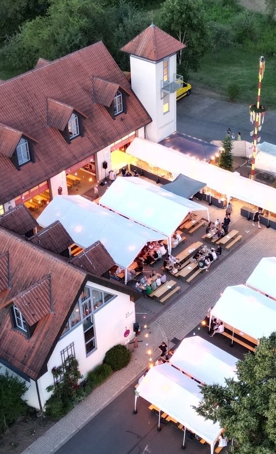 Erneuerung und Modernisierung des Festmobiliars