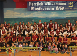 Neue Poloshirts für Aktive und Helfer des Musikvereins Kröv