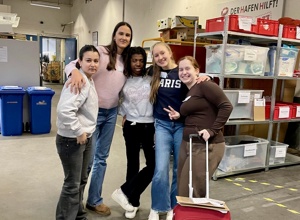 DER HAFEN HILFT! nimmt Schulen an Bord