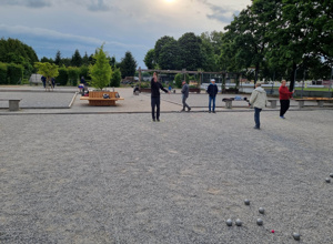 Sonnenschirme für die neue Boule-Anlage beim TSV Dachau 1865