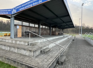 Neue Tribünensitze für das Volksbank-Stadion in Burgsteinfurt