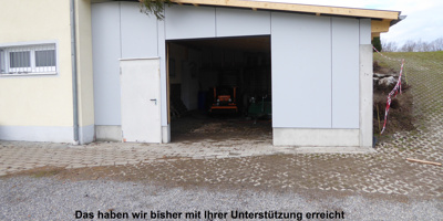 Garagentor für Überdachung Sportplatzpflegegeräte
