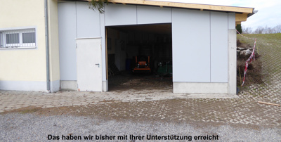 Garagentor für Überdachung Sportplatzpflegegeräte