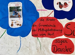 Fahrzeug-Spaß im Pausenhof der Grundschule Königsbrunn-Süd