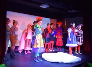 Anders - aber wie? Das neue Musiktheaterprojekt des Jungen Ensembles