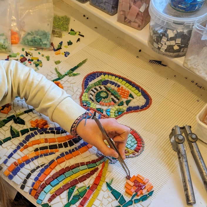 Mosaikworkshops für Kinder und Jugendliche
