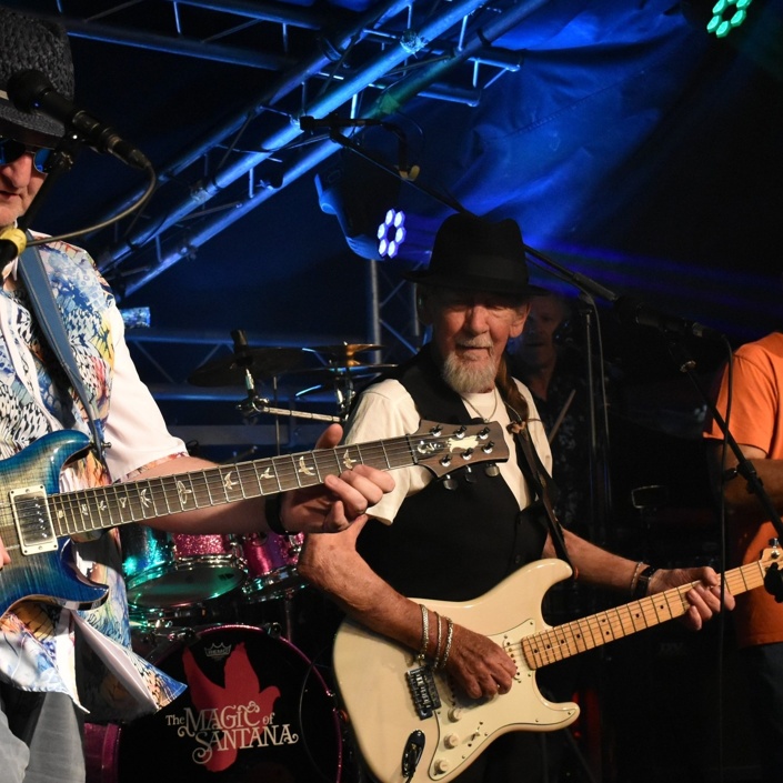 Volksbank: Neue Bühne und Stühle Rockzelt Open Air