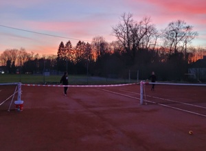 LED-Beleuchtung für Ganzjahres-Tennisplätze