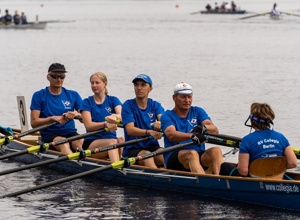 Dreier-Ruderboot für Collegia