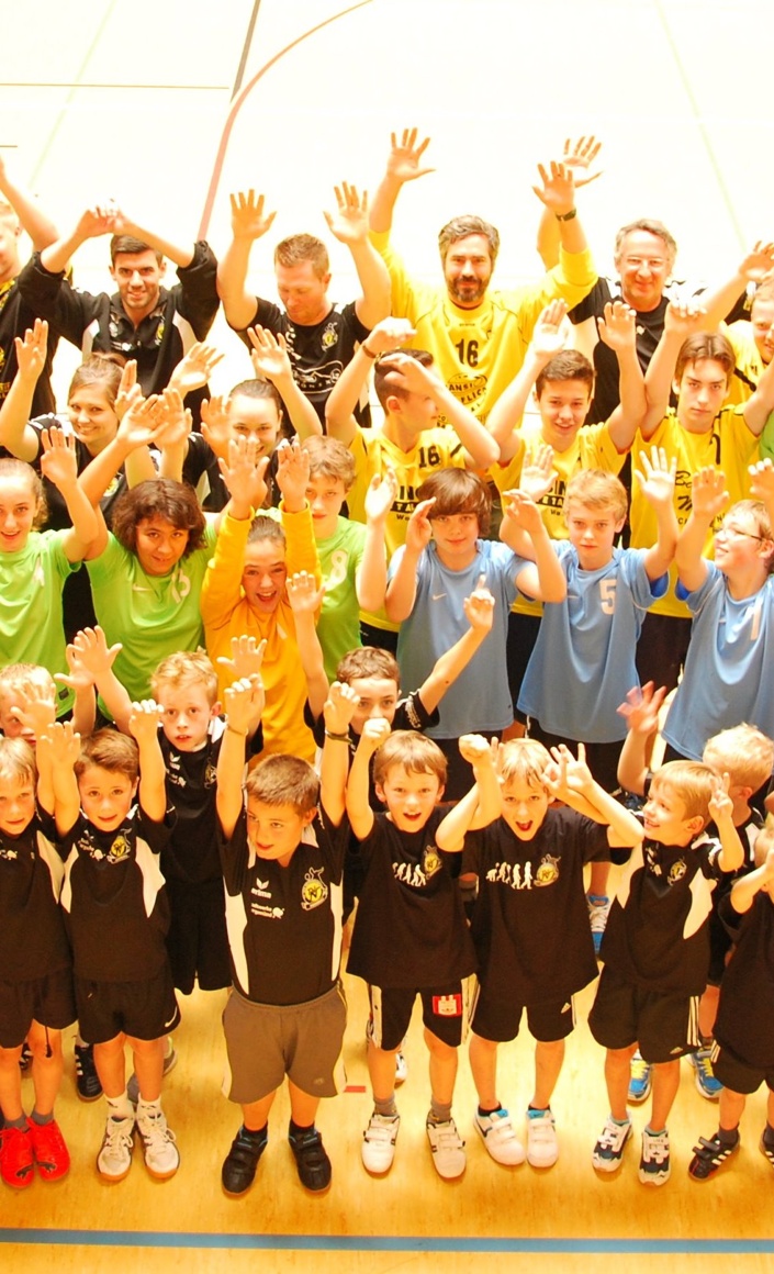 Einheitliches Outfit - Trainingsanzüge Handball Neckargemünd