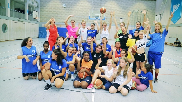 SAME COURT, SAME CHANCES. Invest in Neukölln girls.