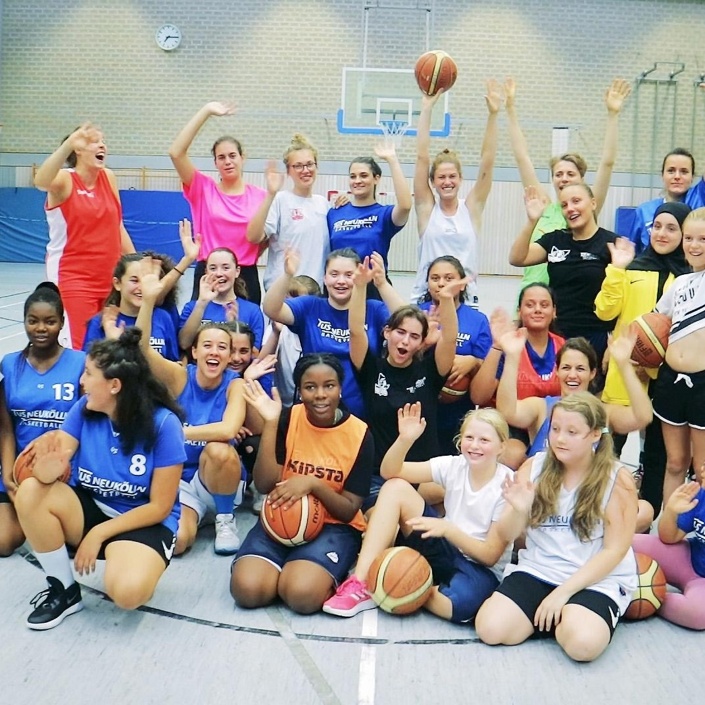 SAME COURT, SAME CHANCES. Invest in Neukölln girls.