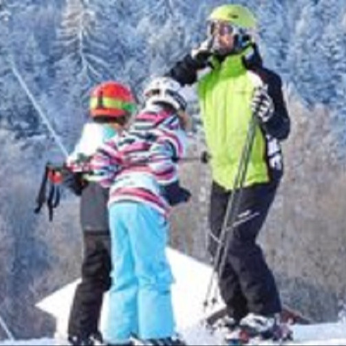 Skiausstattung und Ausbildungsmaßnahmen