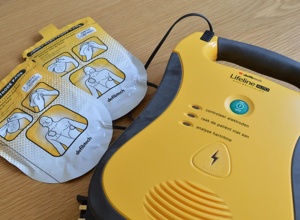 Volksbank: Defibrillatoren an öffentl. Orten in Emmerthal