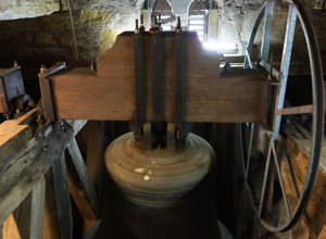 Reparaturbedarf! Unsere Kirche ohne Glocke/Orgel?
