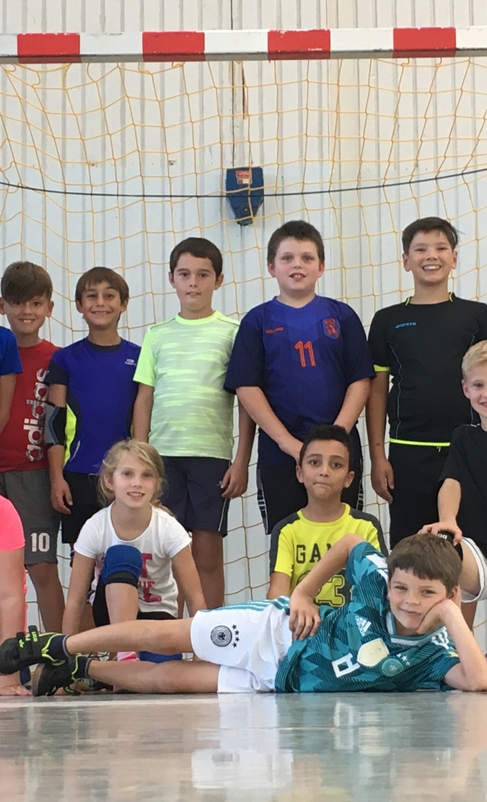 Anschaffung Trainingsanzüge und -geräte