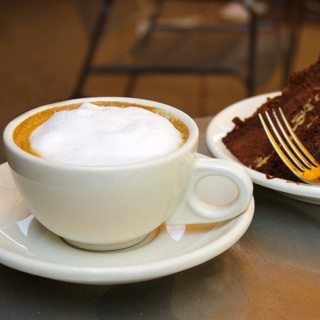 Kaffee und Kuchen auf der Sonnenterasse