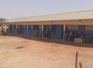 Schulmöbel für Gambia