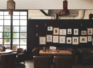 Einrichtung von Café Plus, einem gemeinnützigen Café mit Jugendraum