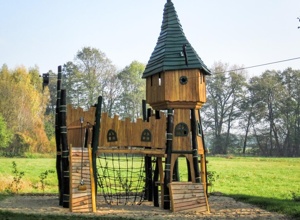 Eine neue Burg für unseren Spielplatz im "Stempes" - (Hans-Sachs-Str.)