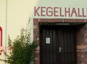 Neue Eingangstür für Kegelhalle in Arendsee