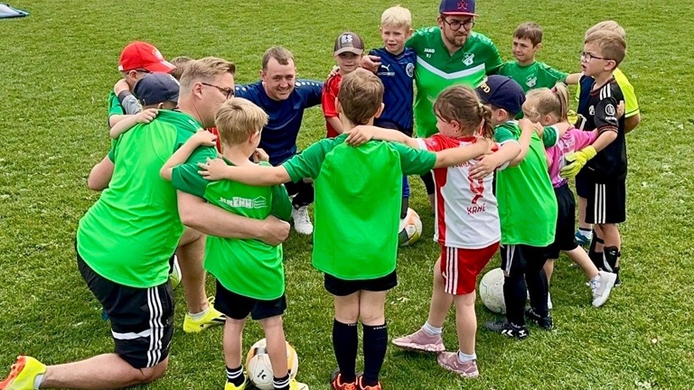 Neue Vereinskleidung und Kleinfeldtore Jugendabt. FC Obergessenbach