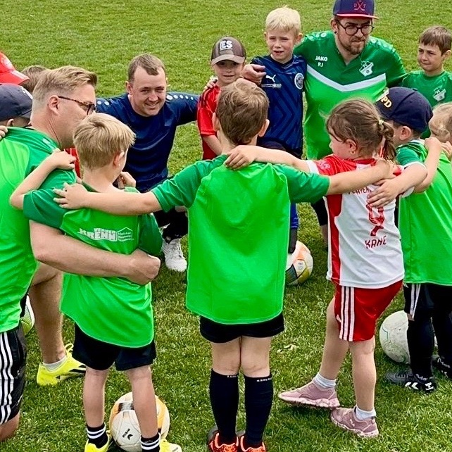Neue Vereinskleidung und Kleinfeldtore Jugendabt. FC Obergessenbach
