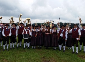 Musikverein Immenried Tracht für Fahnenbegleitung