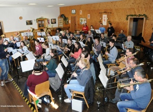 Neue Uniformen für den Musikverein Rascheid
