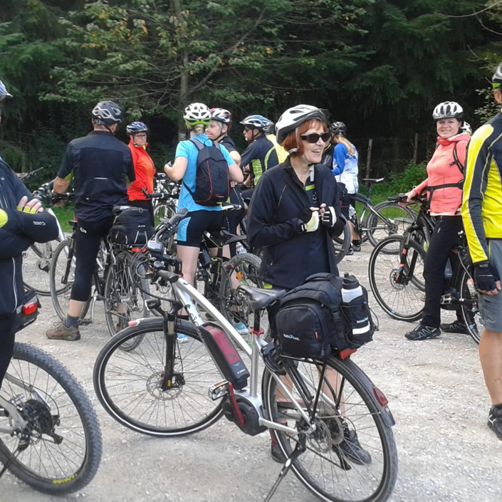 Neue Radtrikots für den Radtreff des Ski-Club Braunenberg