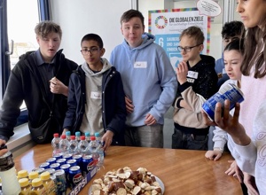 DER HAFEN HILFT! nimmt Schulen an Bord