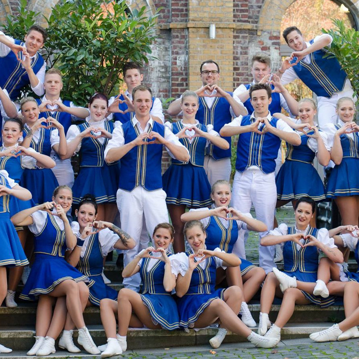 Neue Uniformen  für die Funkengarde Morsbach