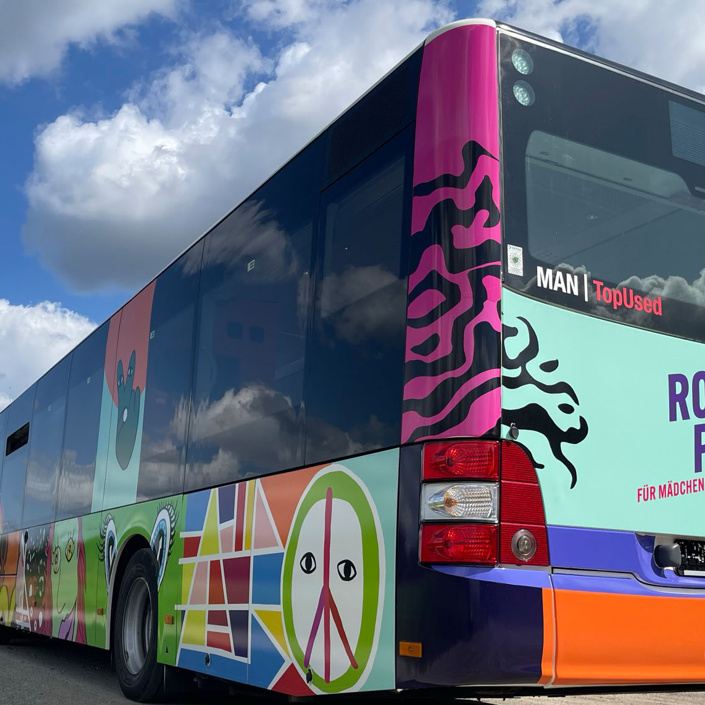 RosaParkt – Der Mädchen*bus, der Münchens Mädchen* stärkt