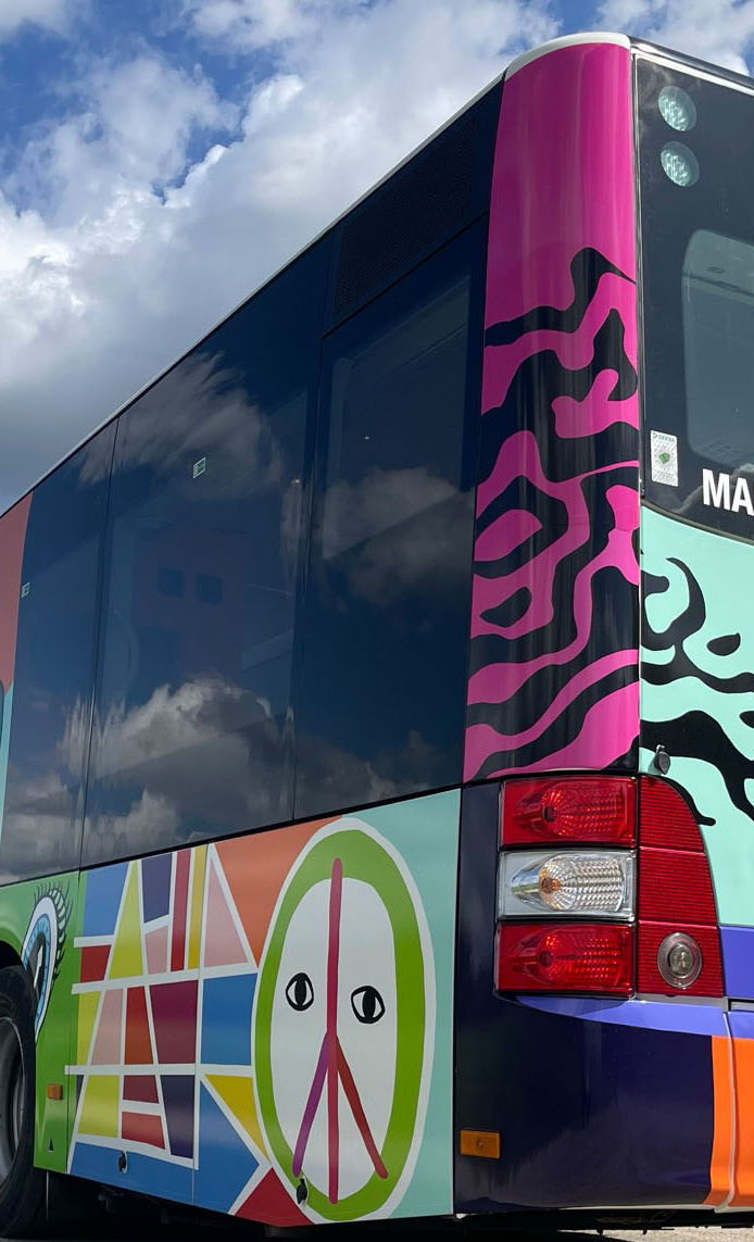 RosaParkt – Der Mädchen*bus, der Münchens Mädchen* stärkt