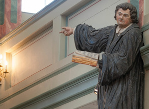 Evangelische Laurentiuskirche Trebur-Anlage eines Versammlungsplatzes