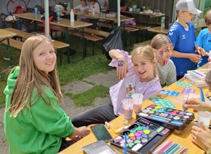 Sommerferienzauber: Kinder und die "Sundays" in gemeinsamer Aktion!