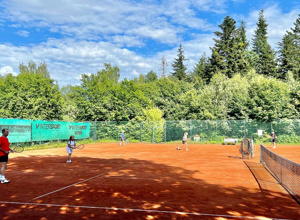 Neue Ballmaschine TC Ebersteinburg