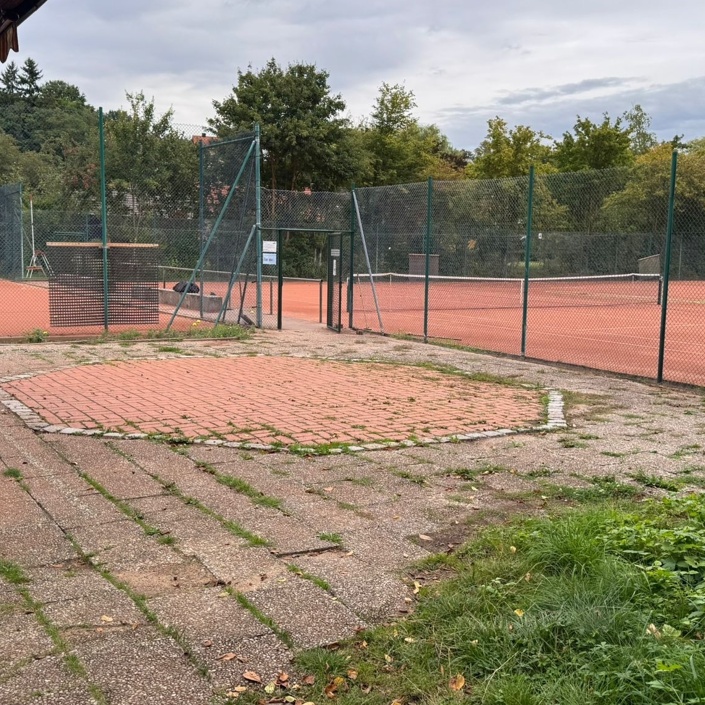 Vorplatz Tennishaus SV Dörfleins e.V.