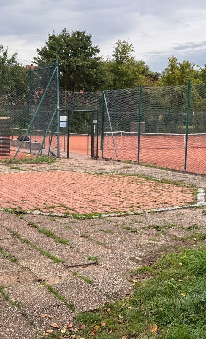 Vorplatz Tennishaus SV Dörfleins e.V.
