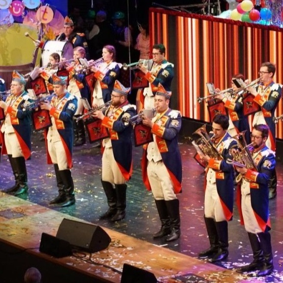 Instrumente und Uniformen für den Fanfarenzug der Prinzengarde Alsdorf