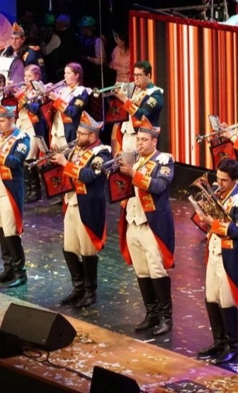 Instrumente und Uniformen für den Fanfarenzug der Prinzengarde Alsdorf