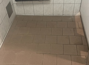Wasserschaden in den Umkleidekabinen